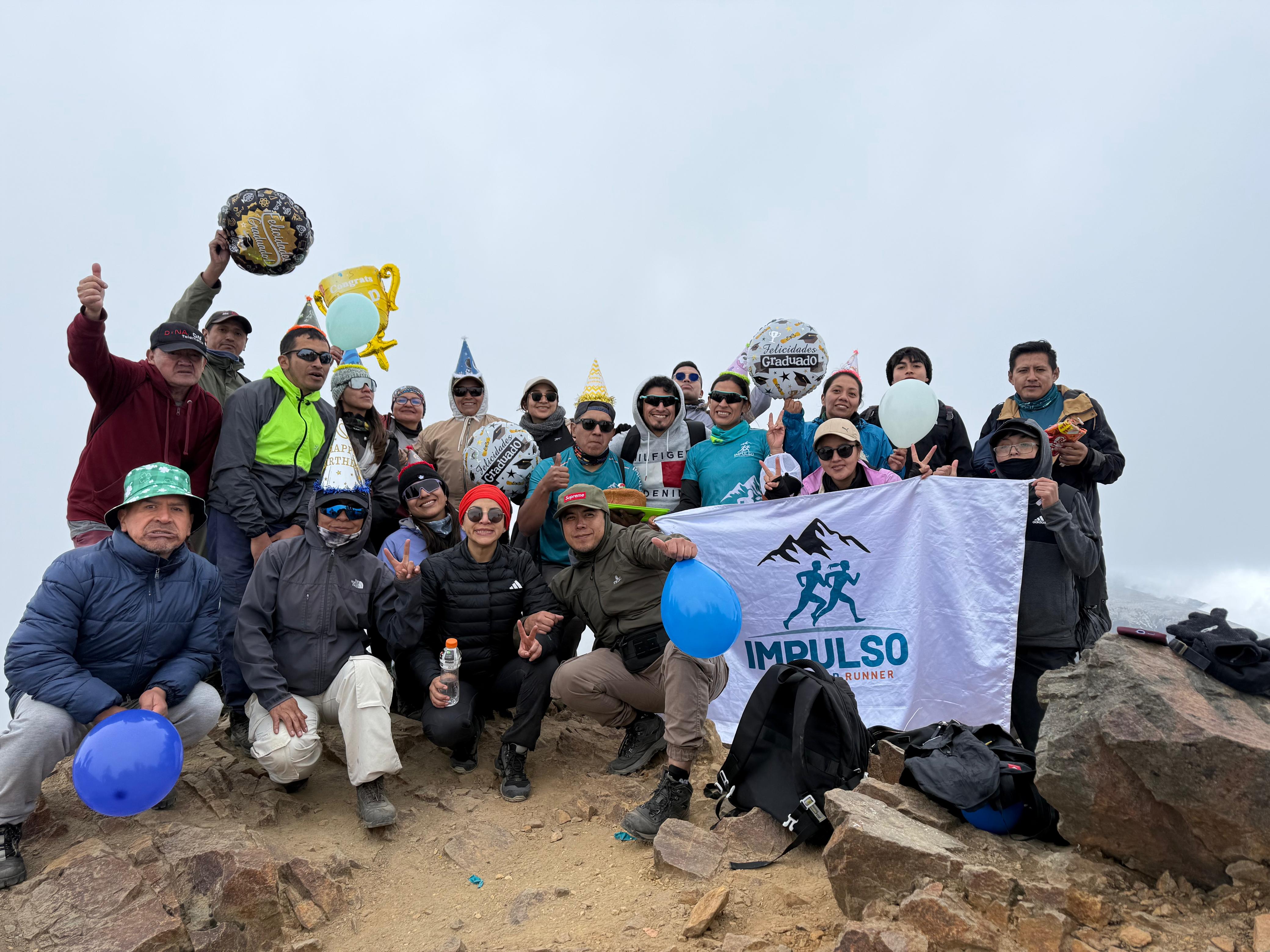 Foto grupal en la cumbre